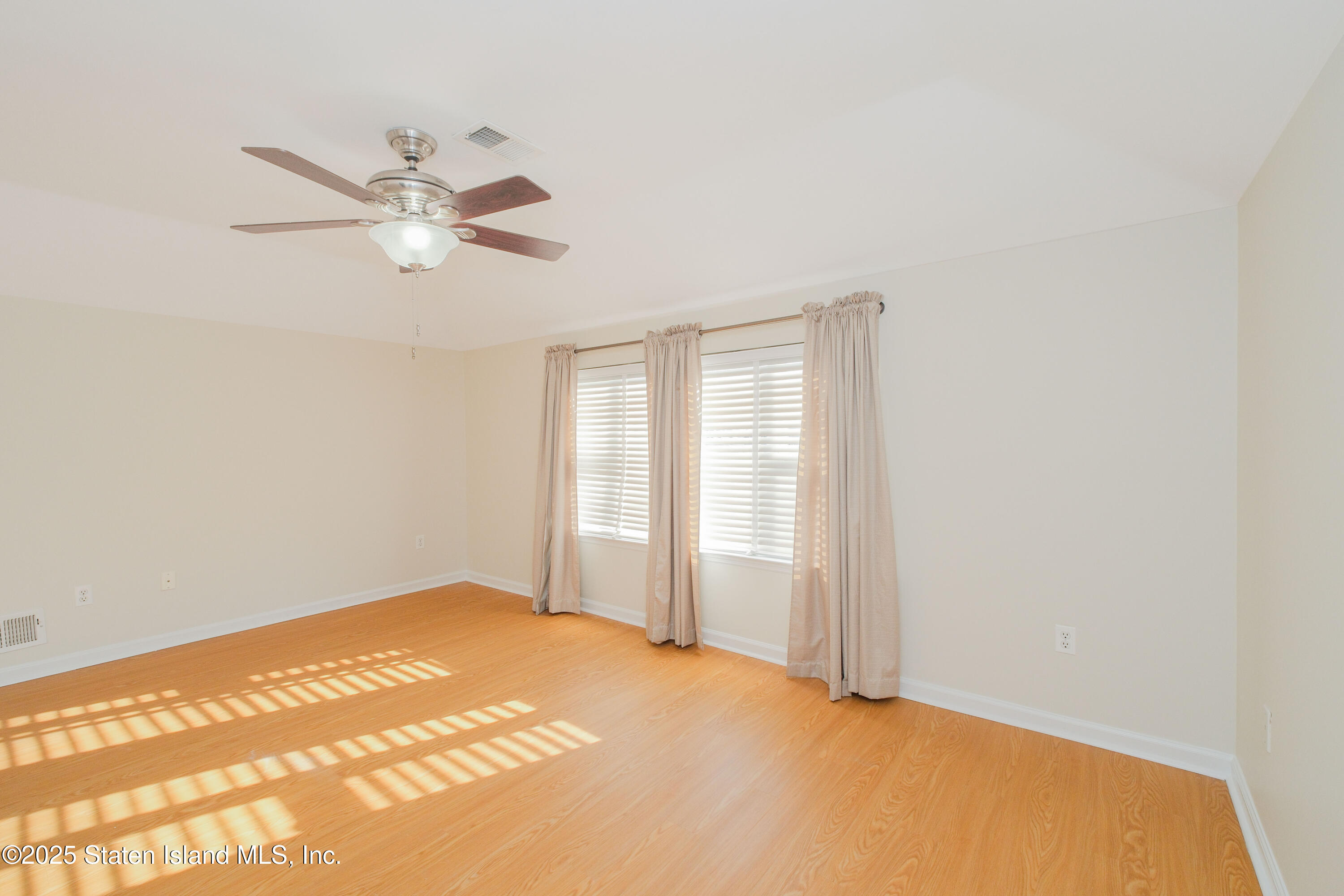 49 Endview Street Staten Island, NY 10312 - Photo 19 of 38 a view of an empty room