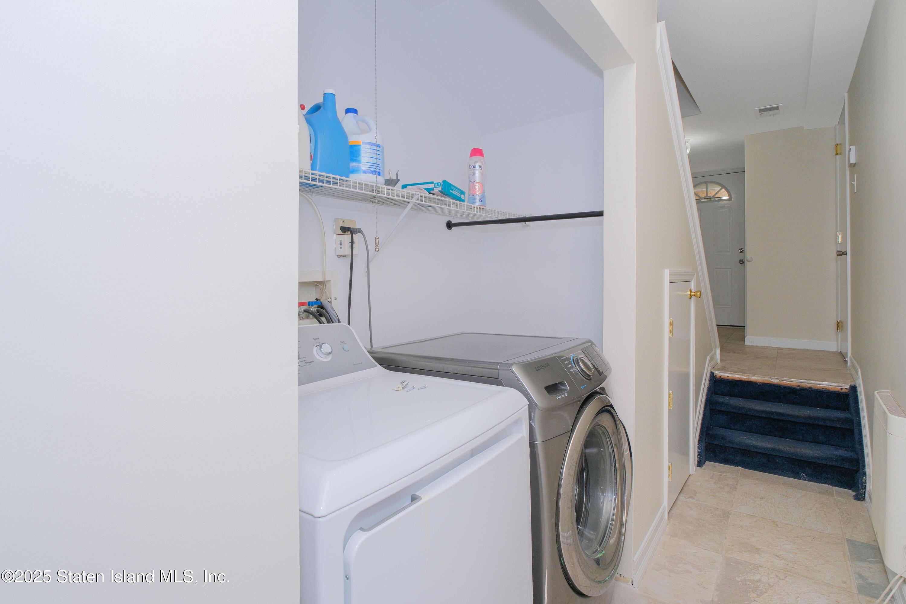 49 Endview Street Staten Island, NY 10312 - Photo 32 of 38 a utility room with dryer and washer
