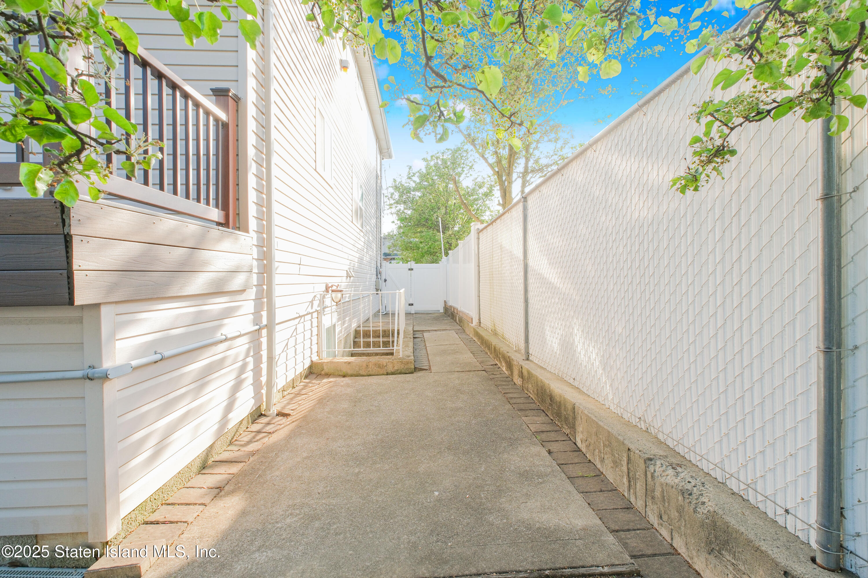 49 Endview Street Staten Island, NY 10312 - Photo 37 of 38 a view of a balcony with an outdoor space