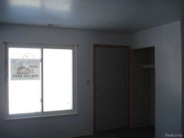 209 Dearborn Road Pontiac, MI 48340 - Photo 6 of 11 209 Dearborn (4)
