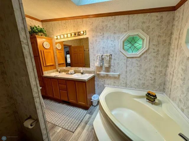 $425,000 | 14196 East Fox Lake Road, Detroit Lakes, MN 56501