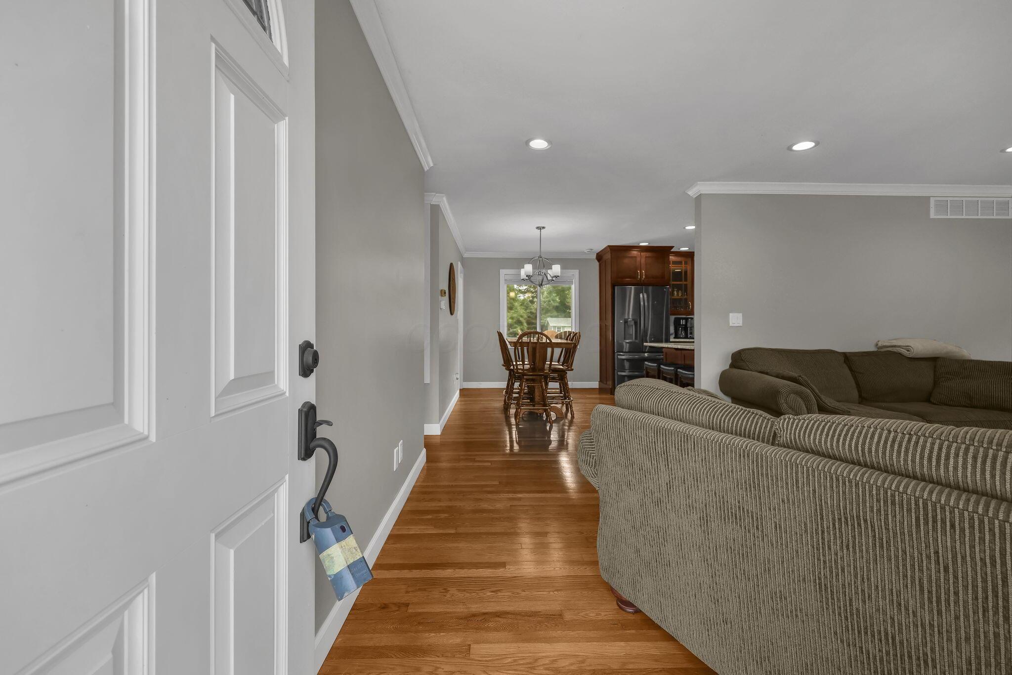 2579 Wickliffe Road Columbus, OH 43221 - Photo 4 of 44 6-web-or-mls-2579-wickliffe-rd