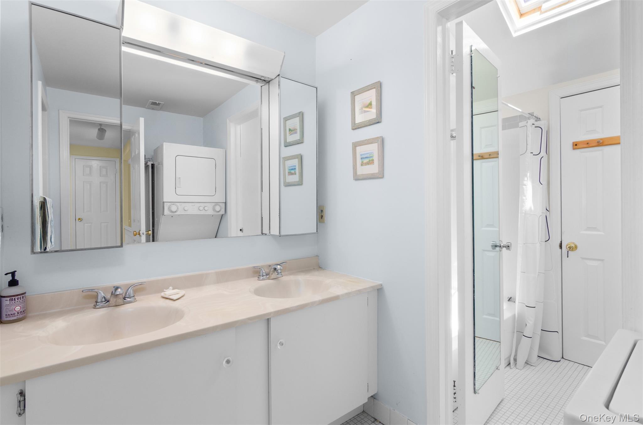 570 Hampton Road, Unit 31 Southampton, NY 11968 - Photo 14 of 20 Shared bath on second floor