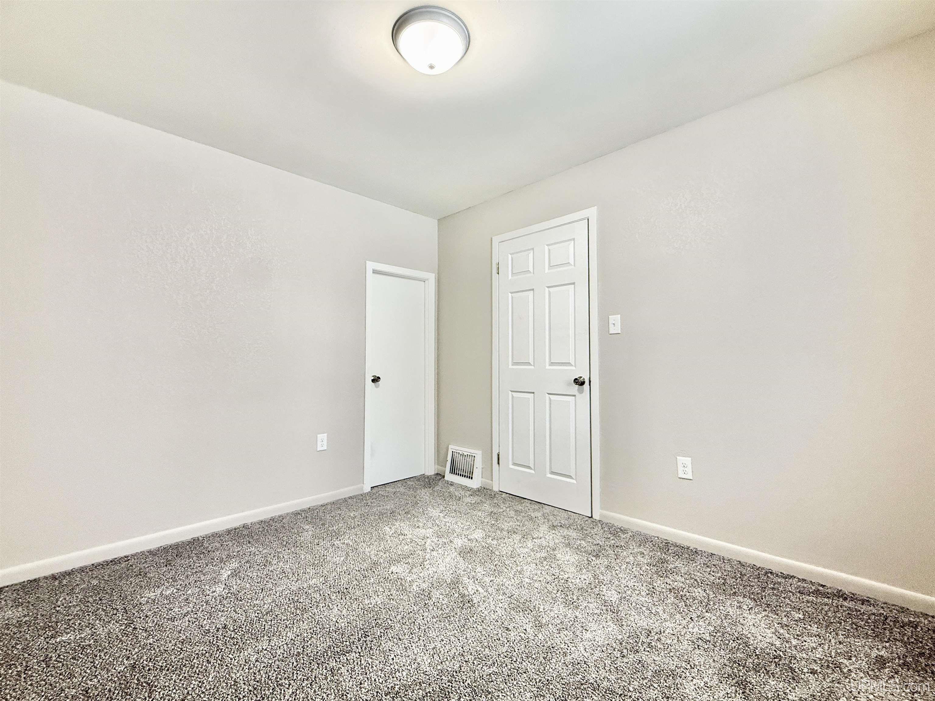 1031 Sheridan Road Escanaba, MI 49829 - Photo 13 of 23