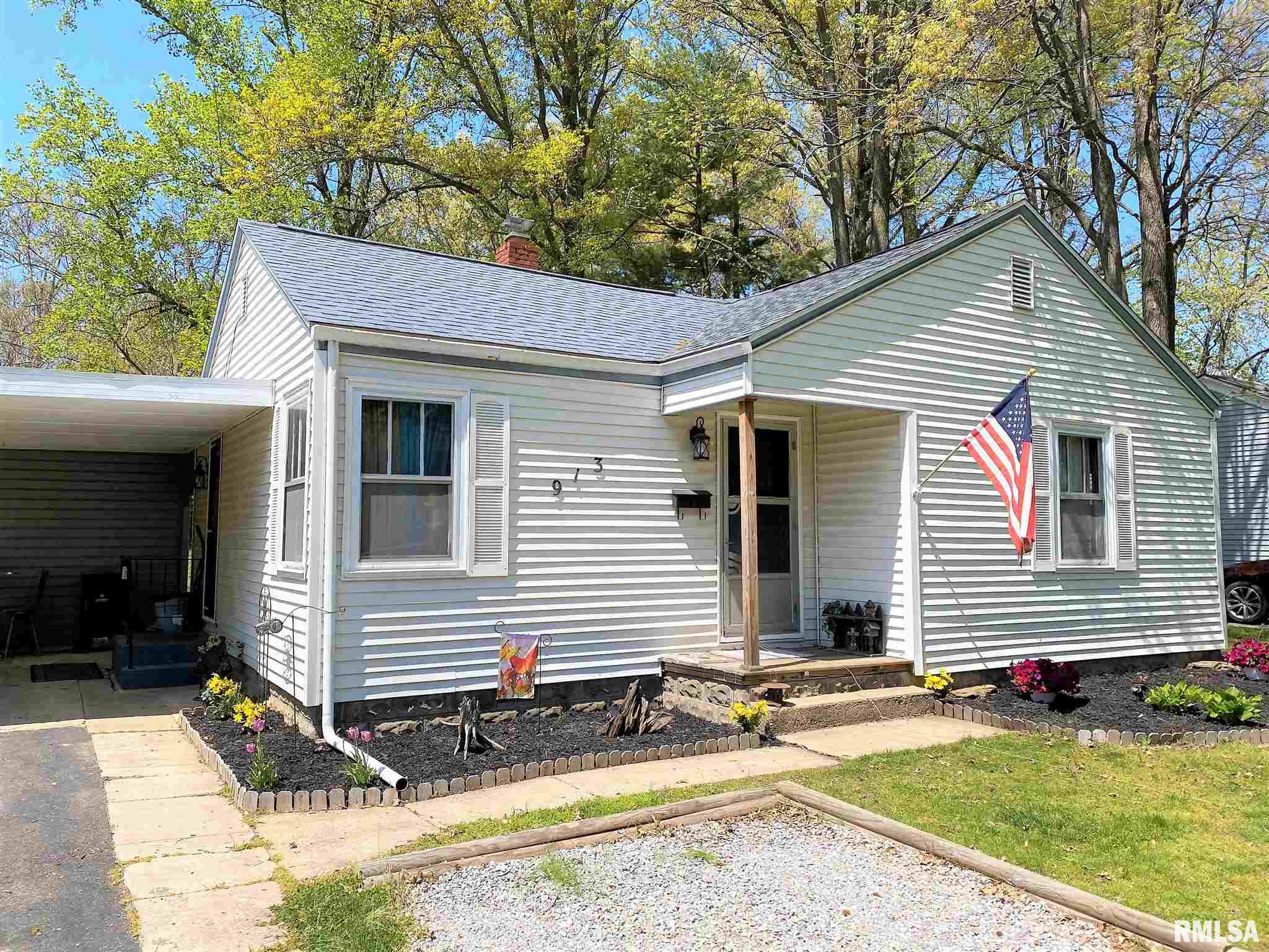 913 Rider Street Flora, IL 62839 - Photo 1 of 46 Gallery Image 1