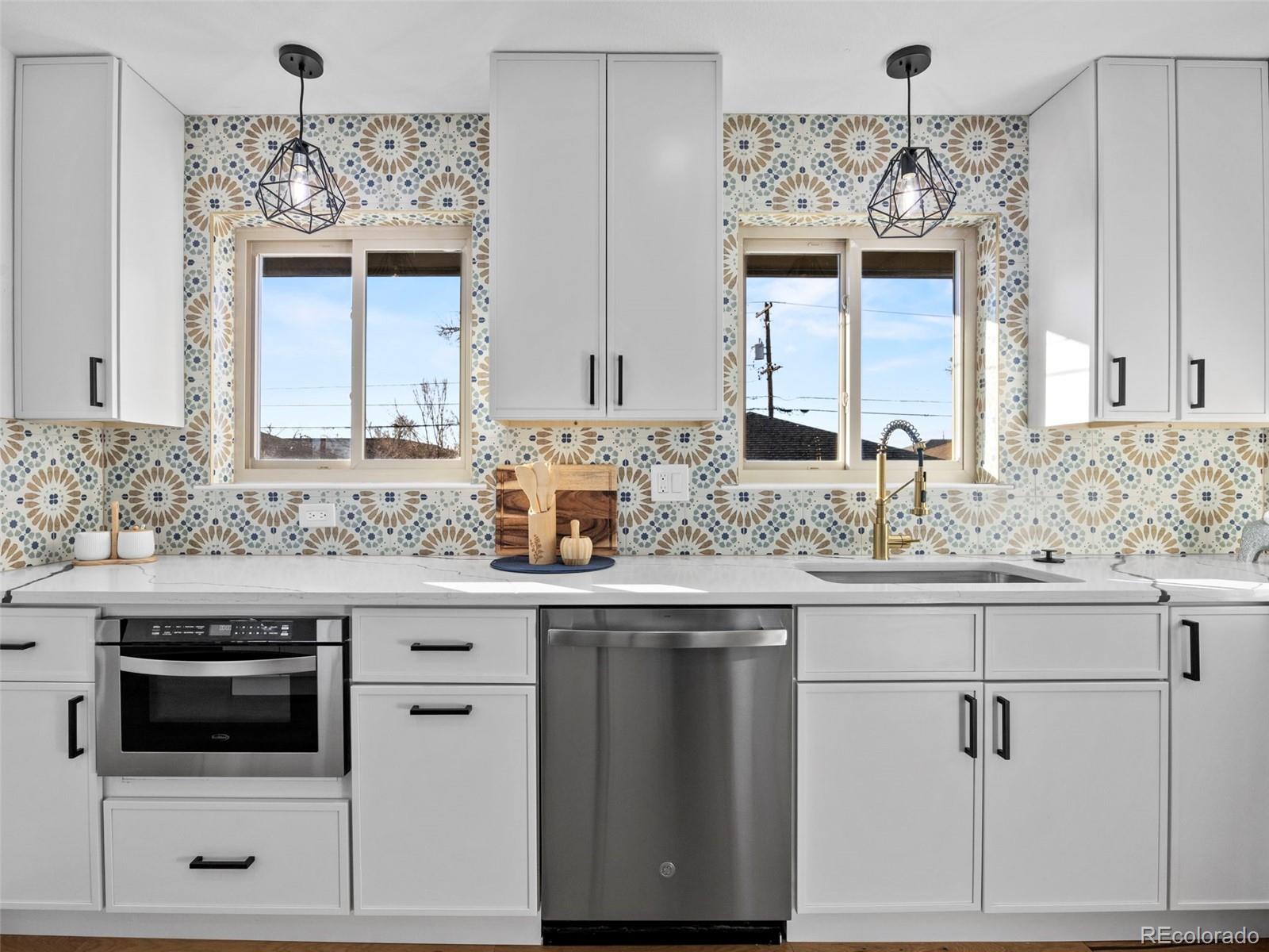 3553 Hudson Street Denver, CO 80207 - Photo 12 of 30