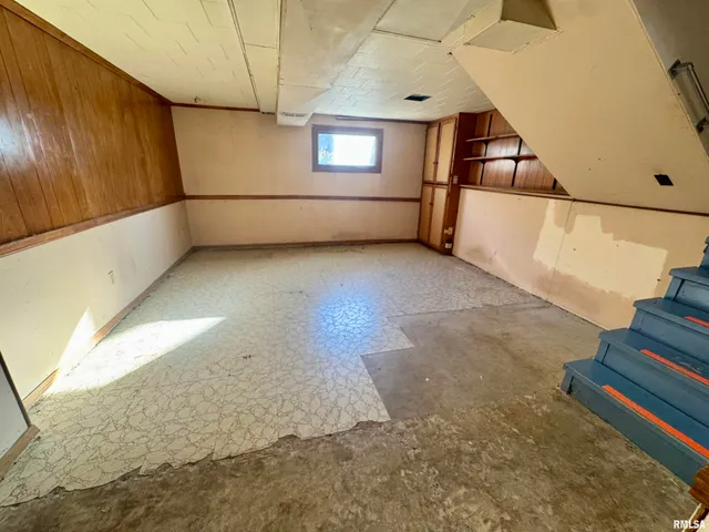 $2,200 | 2207 18th Street, Bettendorf, IA 52722