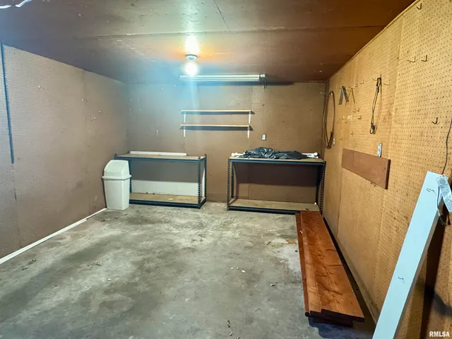 $2,200 | 2207 18th Street, Bettendorf, IA 52722