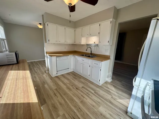 $2,200 | 2207 18th Street, Bettendorf, IA 52722