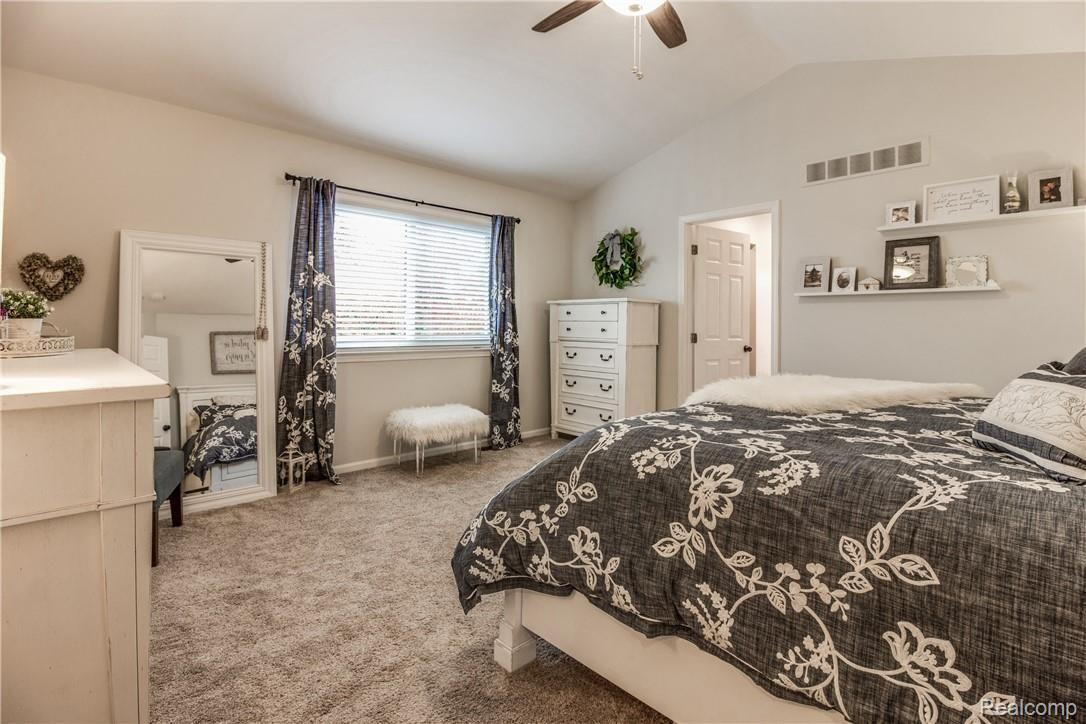 916 Ridgeview Circle Lake Orion, MI 48362 - Photo 56 of 70 Master Suite