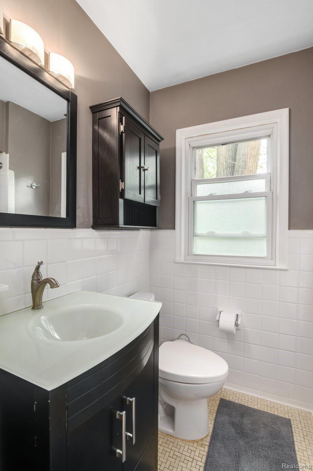 3411 Durham Road Royal Oak, MI 48073 - Photo 13 of 31 13-web-or-mls-3411 Durham Road - Royal Oak0010.jpg