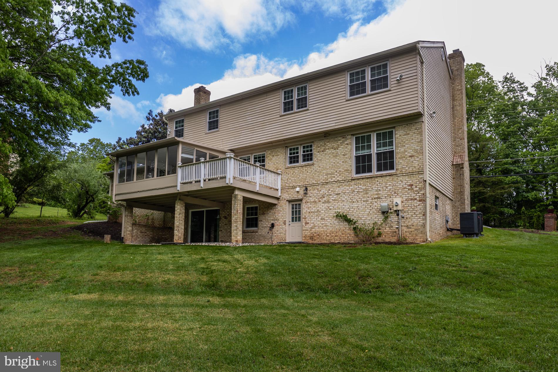 2043 Hunter Mill Road Vienna, VA 22181 - Photo 2 of 54 Gallery Image 2