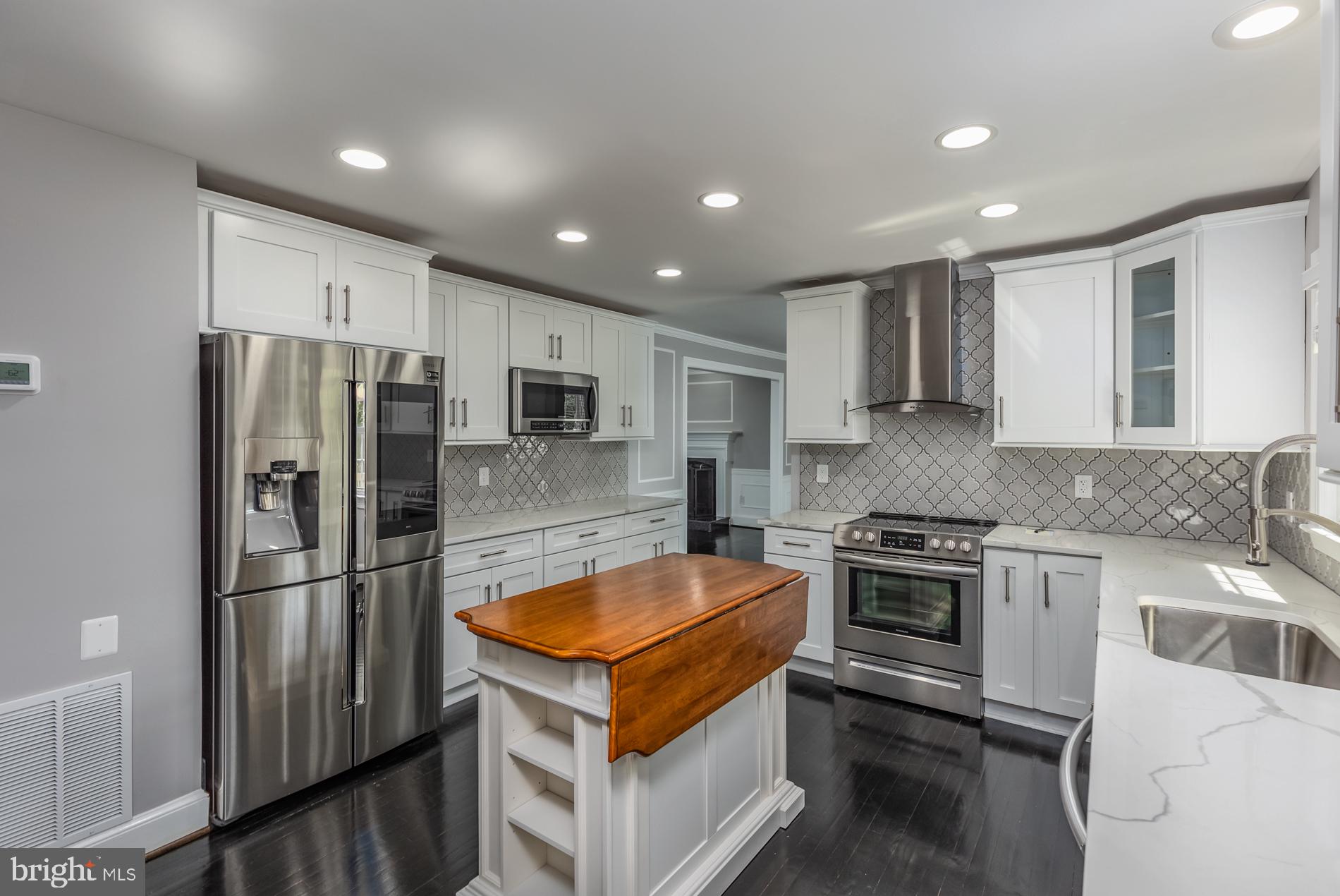 2043 Hunter Mill Road Vienna, VA 22181 - Photo 11 of 54 Gallery Image 11