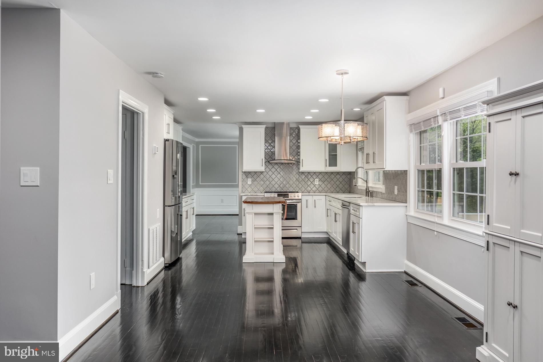 2043 Hunter Mill Road Vienna, VA 22181 - Photo 15 of 54 Gallery Image 15