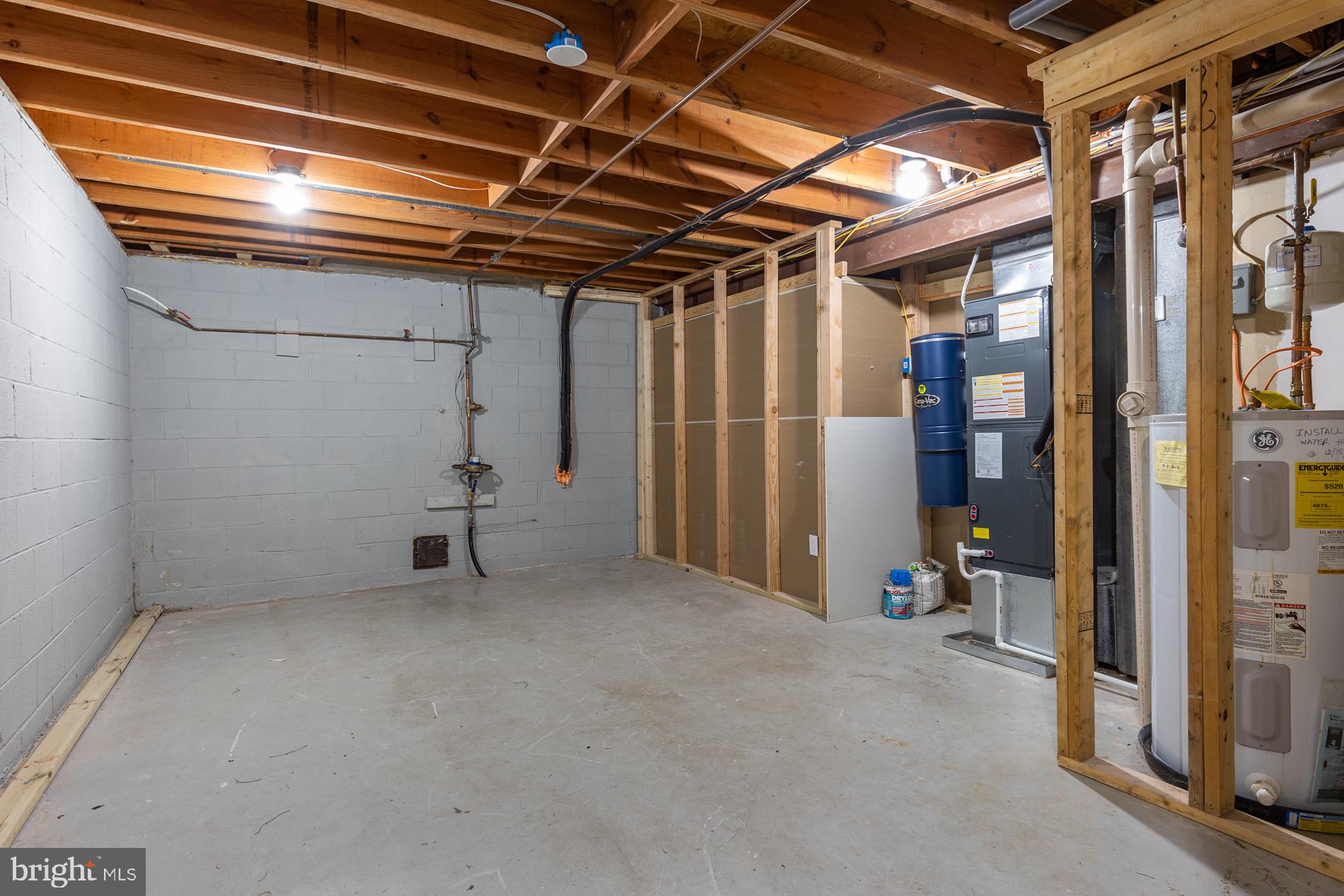 2043 Hunter Mill Road Vienna, VA 22181 - Photo 39 of 54 Gallery Image 39