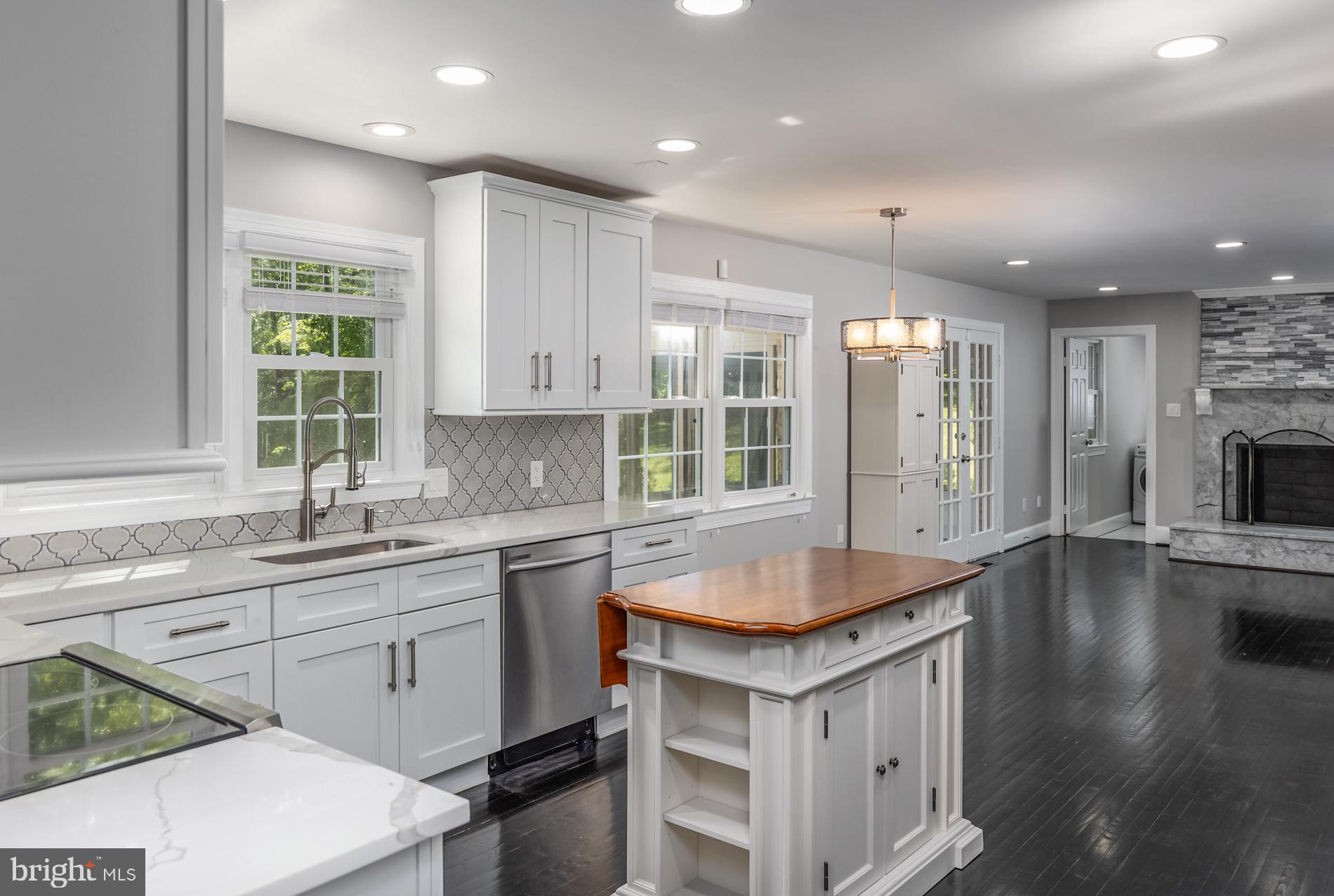 2043 Hunter Mill Road Vienna, VA 22181 - Photo 9 of 54 Gallery Image 9