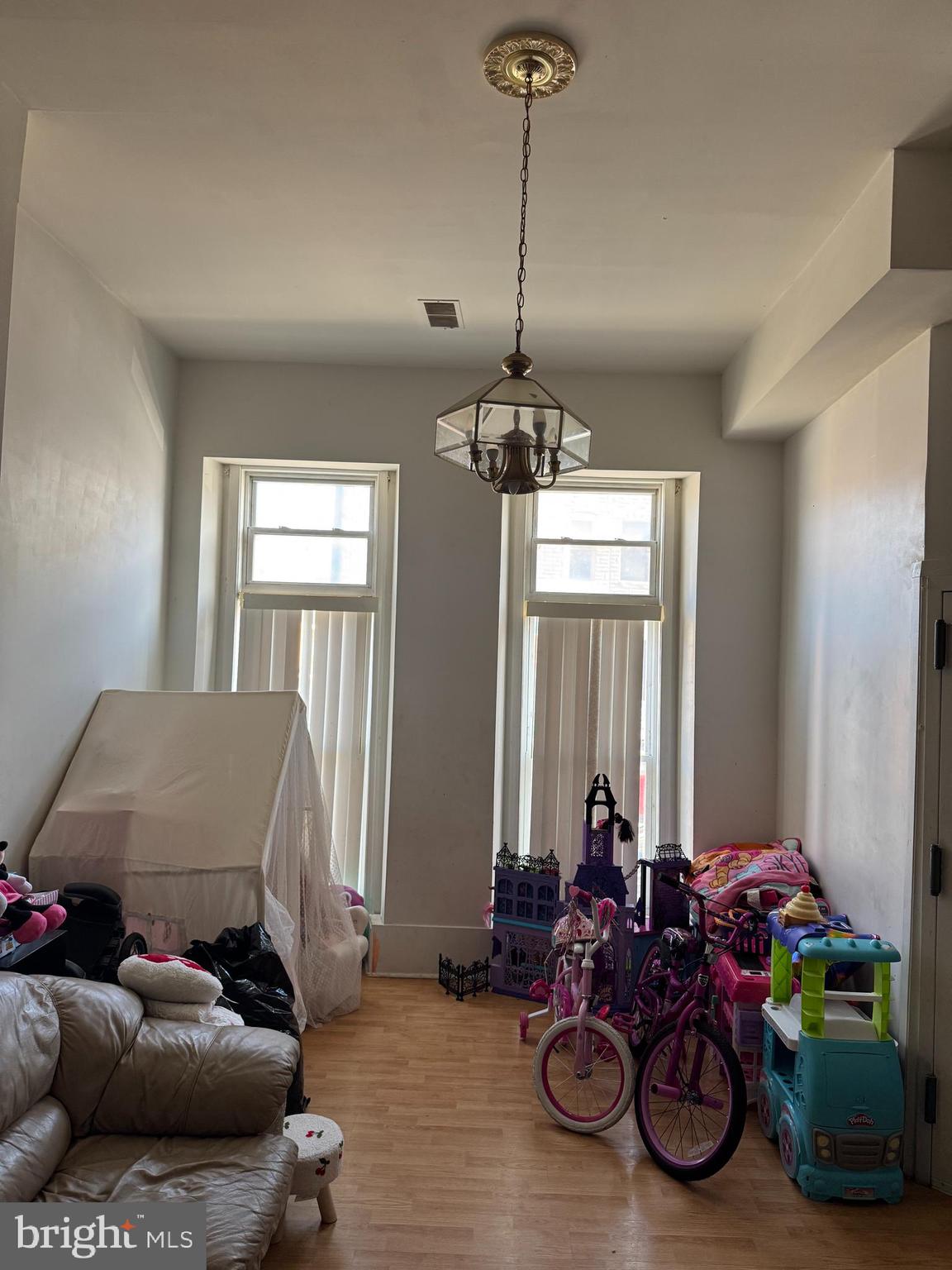 1736 McCulloh Street Baltimore, MD 21217 - Photo 4 of 14 a view of a livingroom with furniture and windows