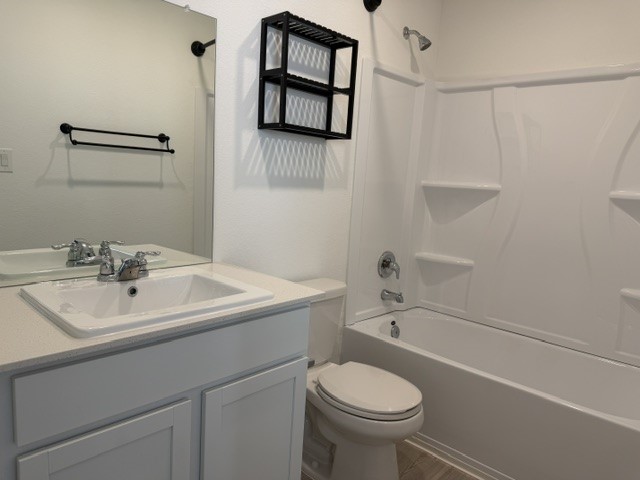 572 Avre Loop Kyle, TX 78640 - Photo 7 of 13 Clean lines and modern fixtures define this pristine guest bathroom.