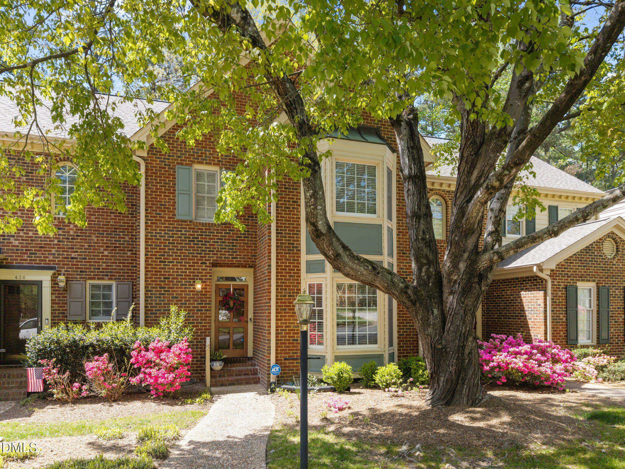 Van Thomas Front Exterior Primary