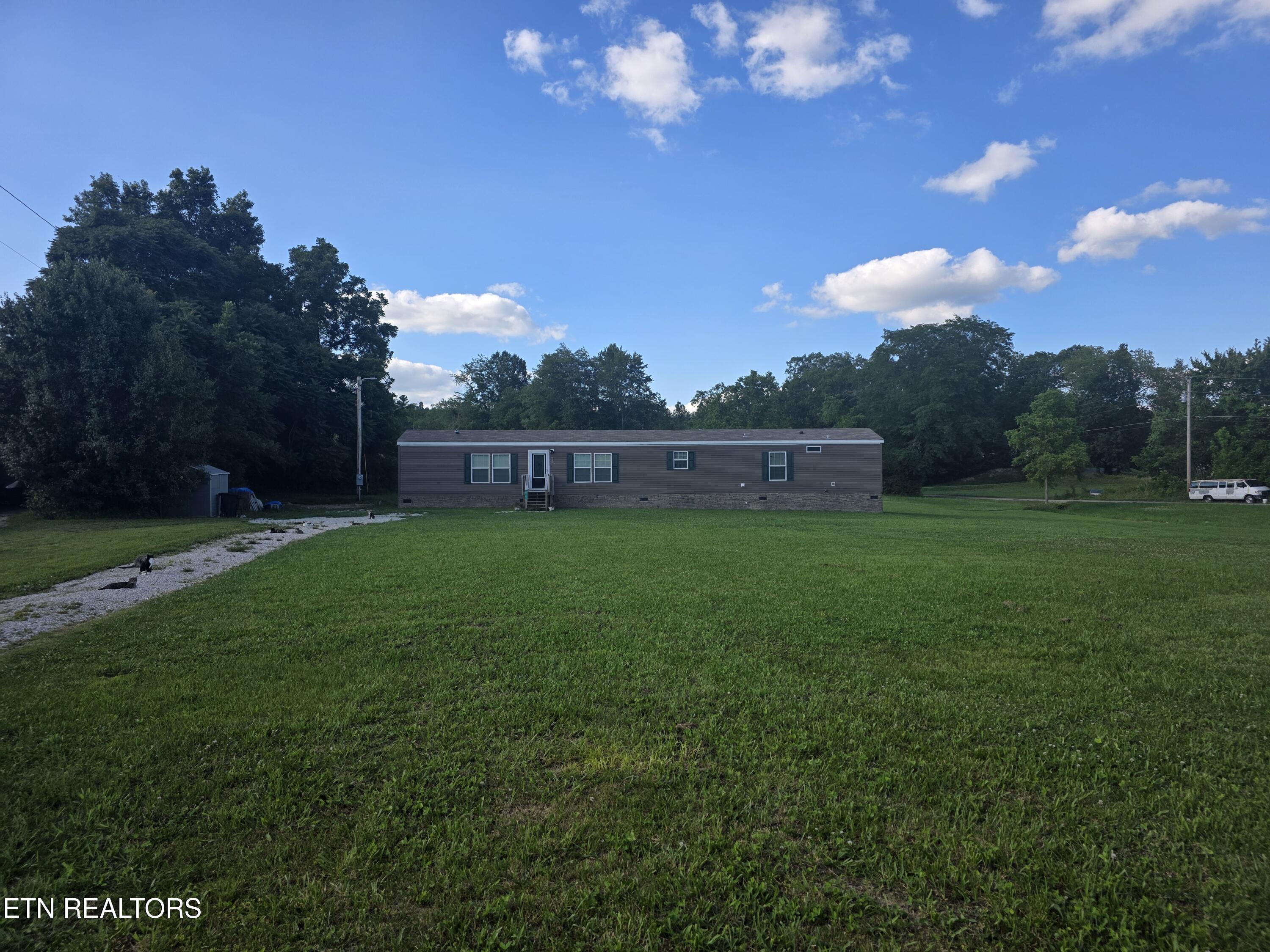 812 West 3rd Avenue Oneida, TN 37841 - Photo 3 of 16 20260615_182457