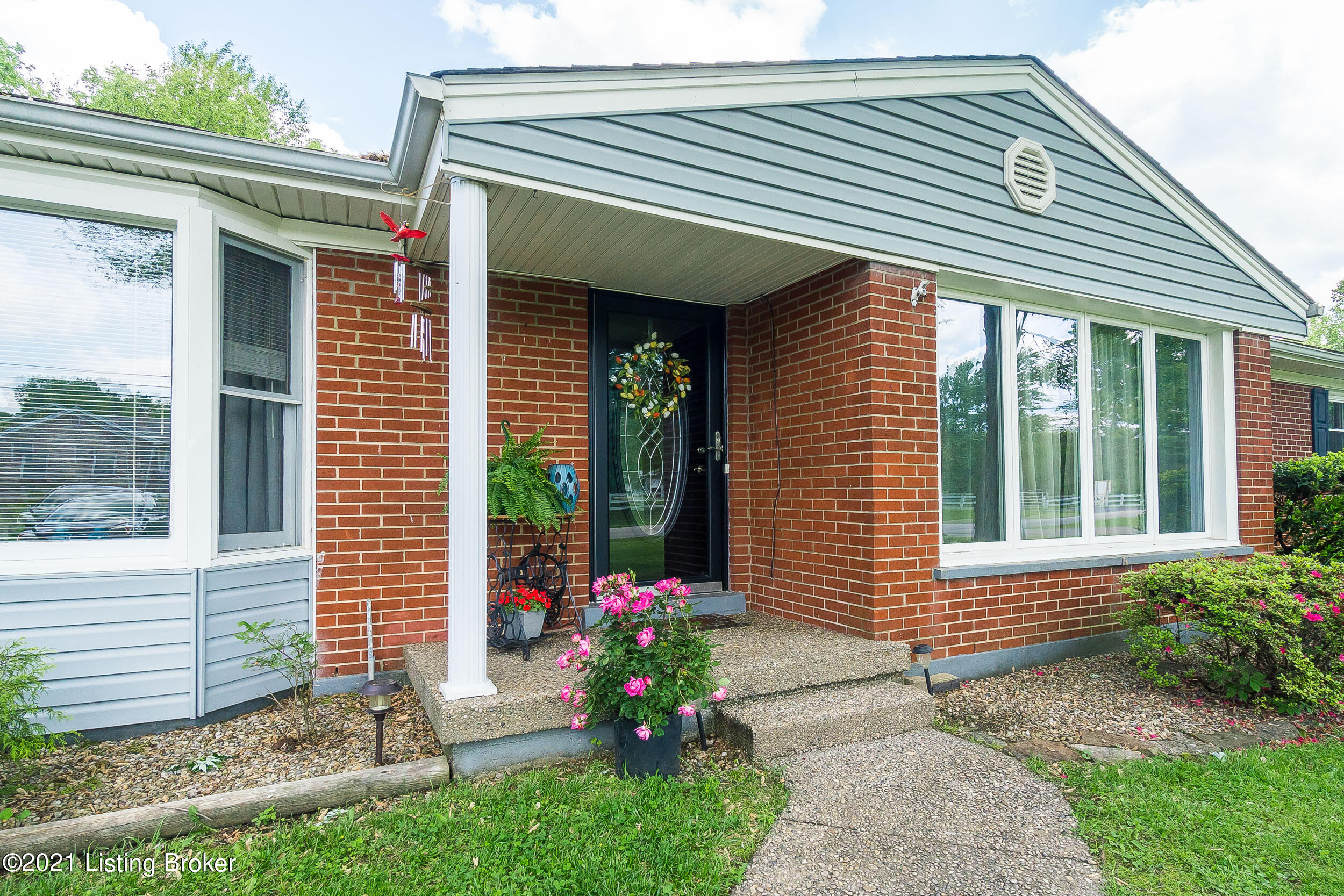 10701 Barricks Dr-06