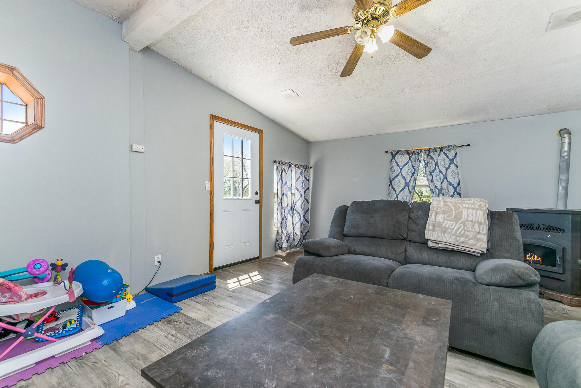 10576 Bale Road Lakeview, MI 48850 - Photo 5 of 28 Living Room