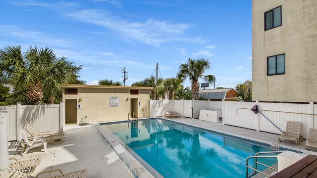 $1,200 | 4114 Holiday Drive, Unit 7, Panama City Beach, FL 32408