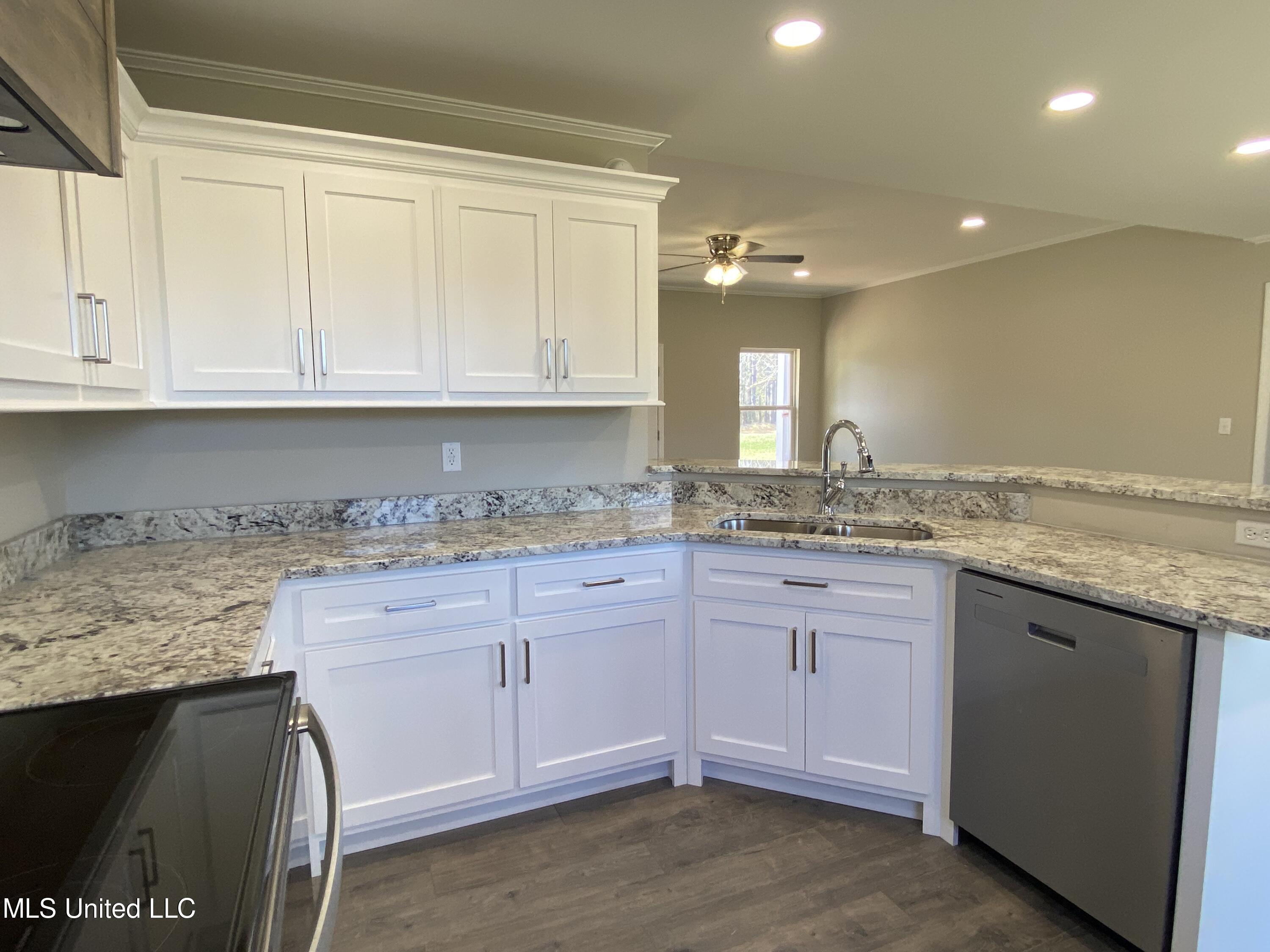 233 Sally Parker Road Lucedale, MS 39452 - Photo 8 of 18 IMG_0119