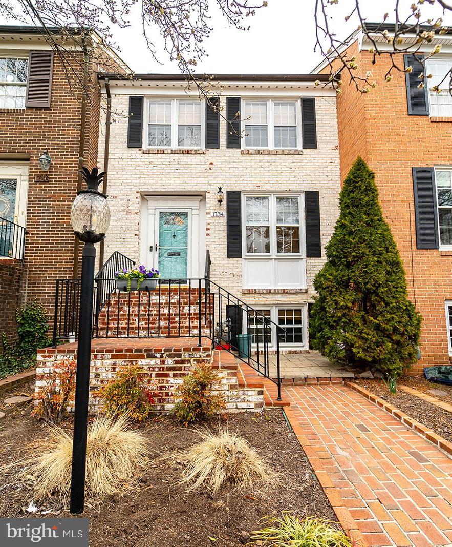1734 Olde Towne Road Alexandria, VA 22307 - Photo 1 of 36 Welcome to 1734 Olde Towne Road!