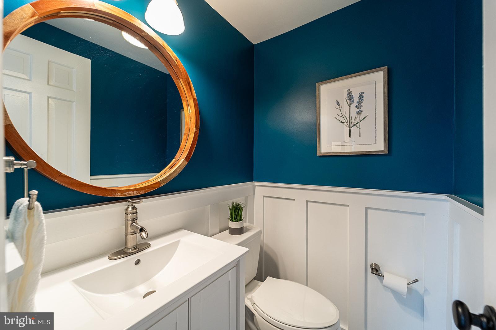 1734 Olde Towne Road Alexandria, VA 22307 - Photo 9 of 36 Main Level Powder Room