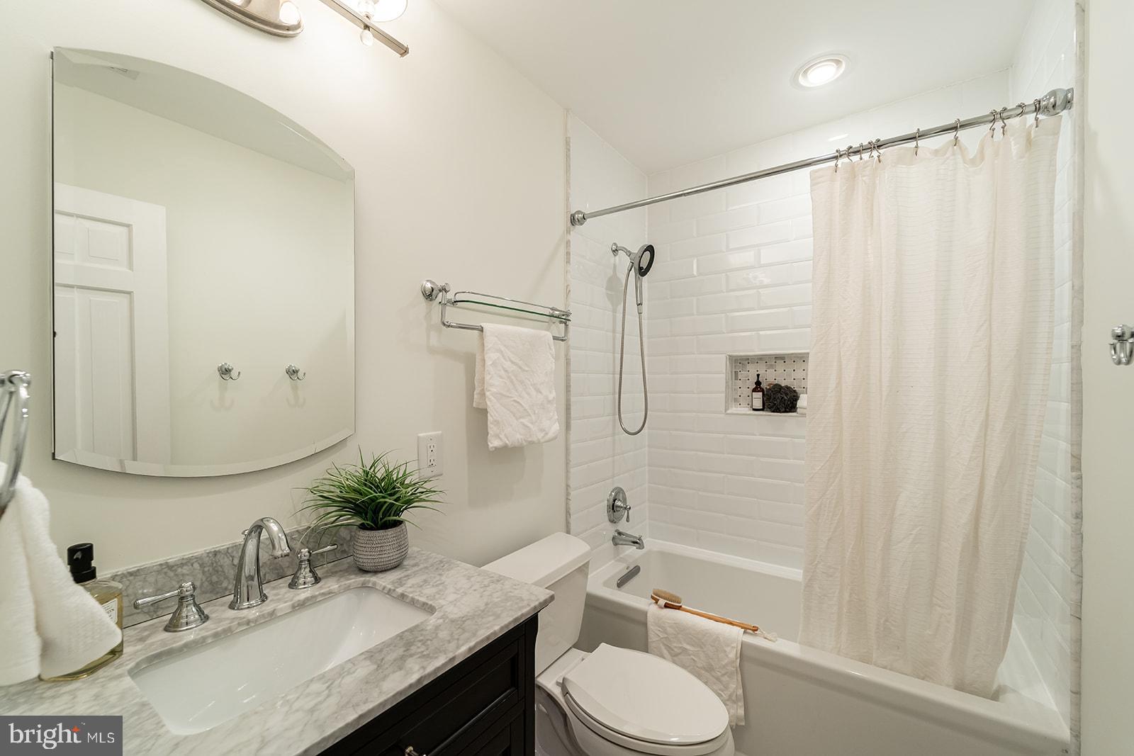 1734 Olde Towne Road Alexandria, VA 22307 - Photo 16 of 36 Hall Bathroom