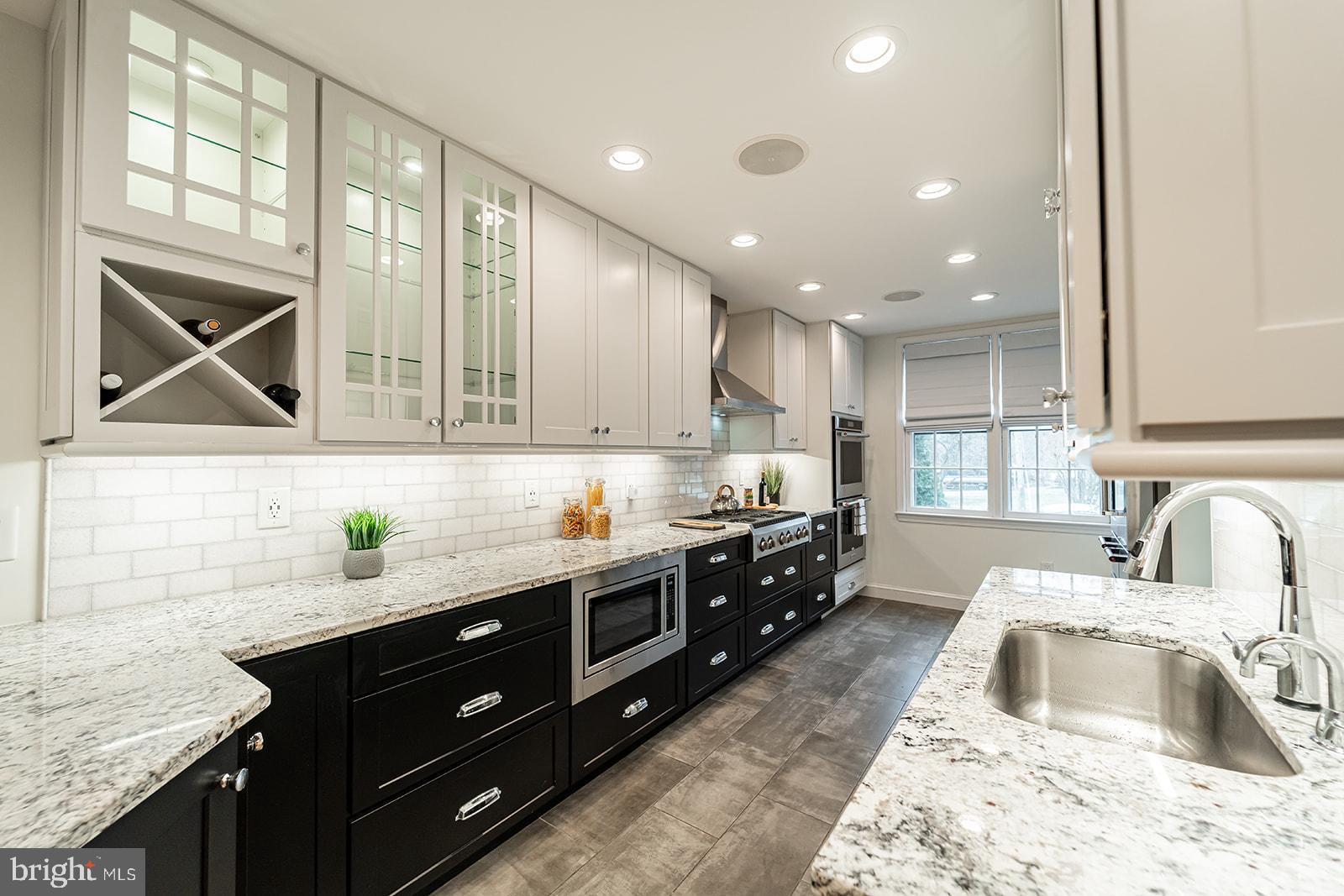 1734 Olde Towne Road Alexandria, VA 22307 - Photo 3 of 36 Spacious Kitchen