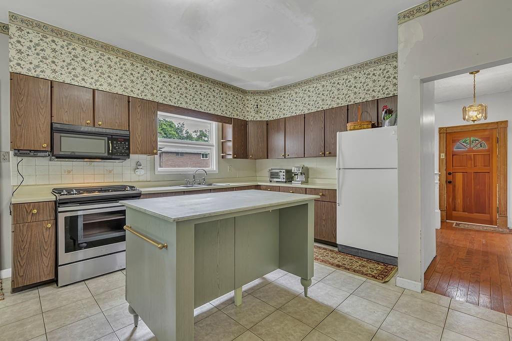 612 Adams Street Rochester, PA 15074 - Photo 21 of 25