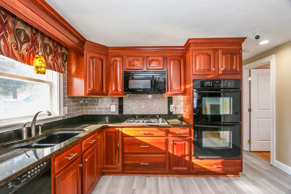 48 Bam Forth Road Springfield, MA 01128 - Photo 12 of 39