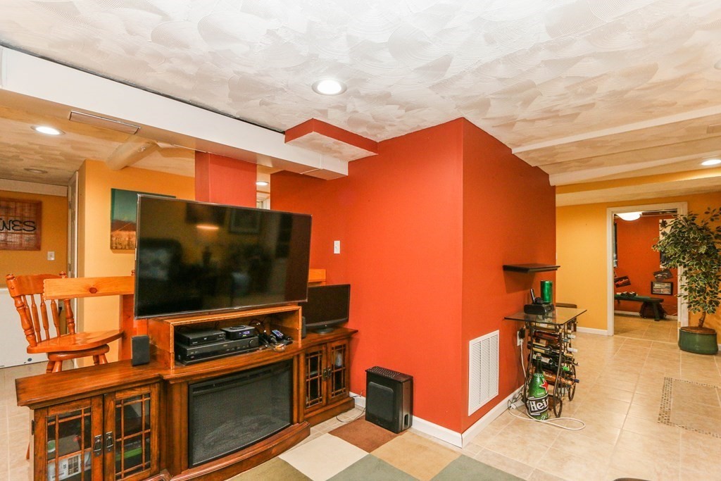 48 Bam Forth Road Springfield, MA 01128 - Photo 23 of 39