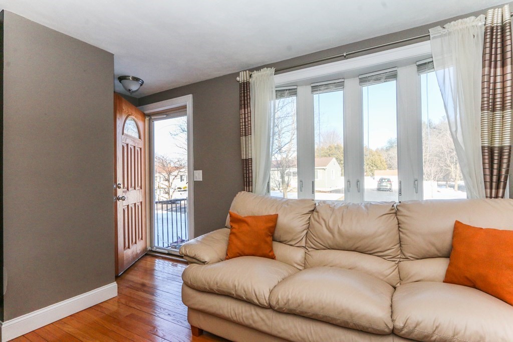 48 Bam Forth Road Springfield, MA 01128 - Photo 3 of 39