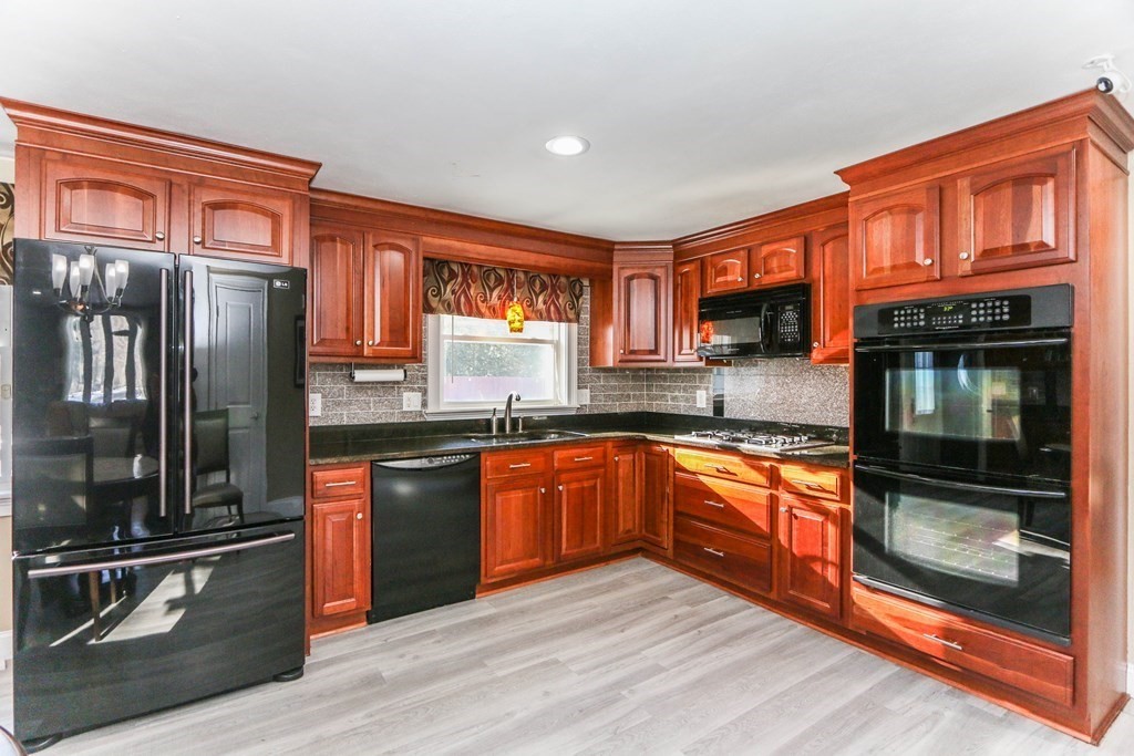 48 Bam Forth Road Springfield, MA 01128 - Photo 8 of 39