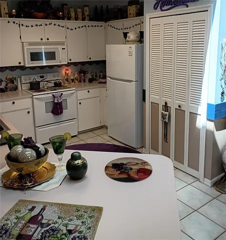 $2,000 | 564 West Central Avenue, Orange City, FL 32763