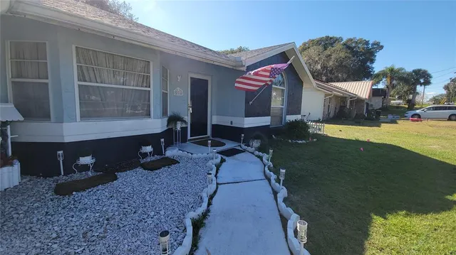 $2,000 | 564 West Central Avenue, Orange City, FL 32763