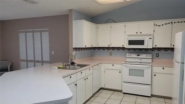 $2,000 | 564 West Central Avenue, Orange City, FL 32763