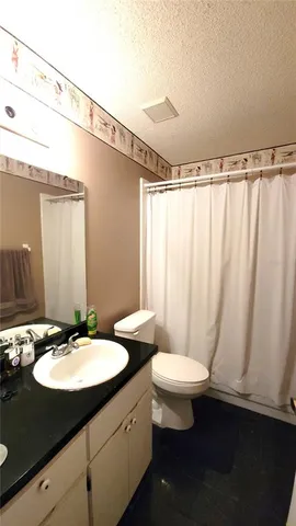 $2,000 | 564 West Central Avenue, Orange City, FL 32763