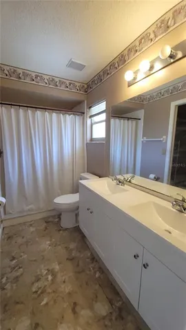 $1,900 | 564 West Central Avenue, Orange City, FL 32763