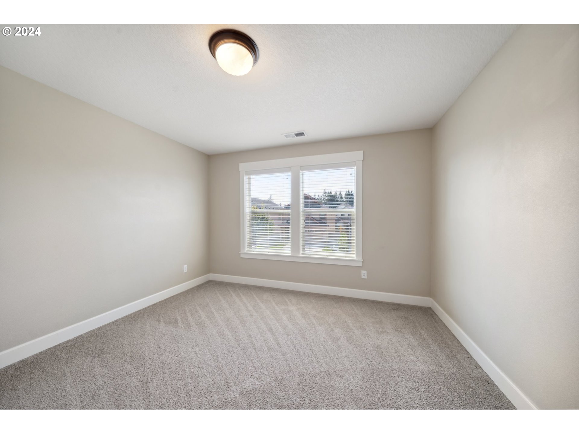 1190 South Quail Run Place Ridgefield, WA 98642 - Photo 24 of 34 Bedroom