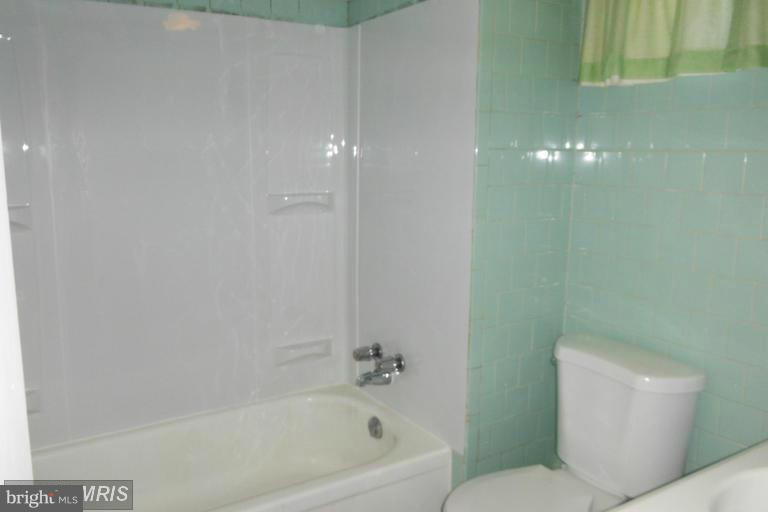 8400 Allison Lane Rosedale, MD 21237 - Photo 19 of 23 a bathroom with a toilet and bathtub
