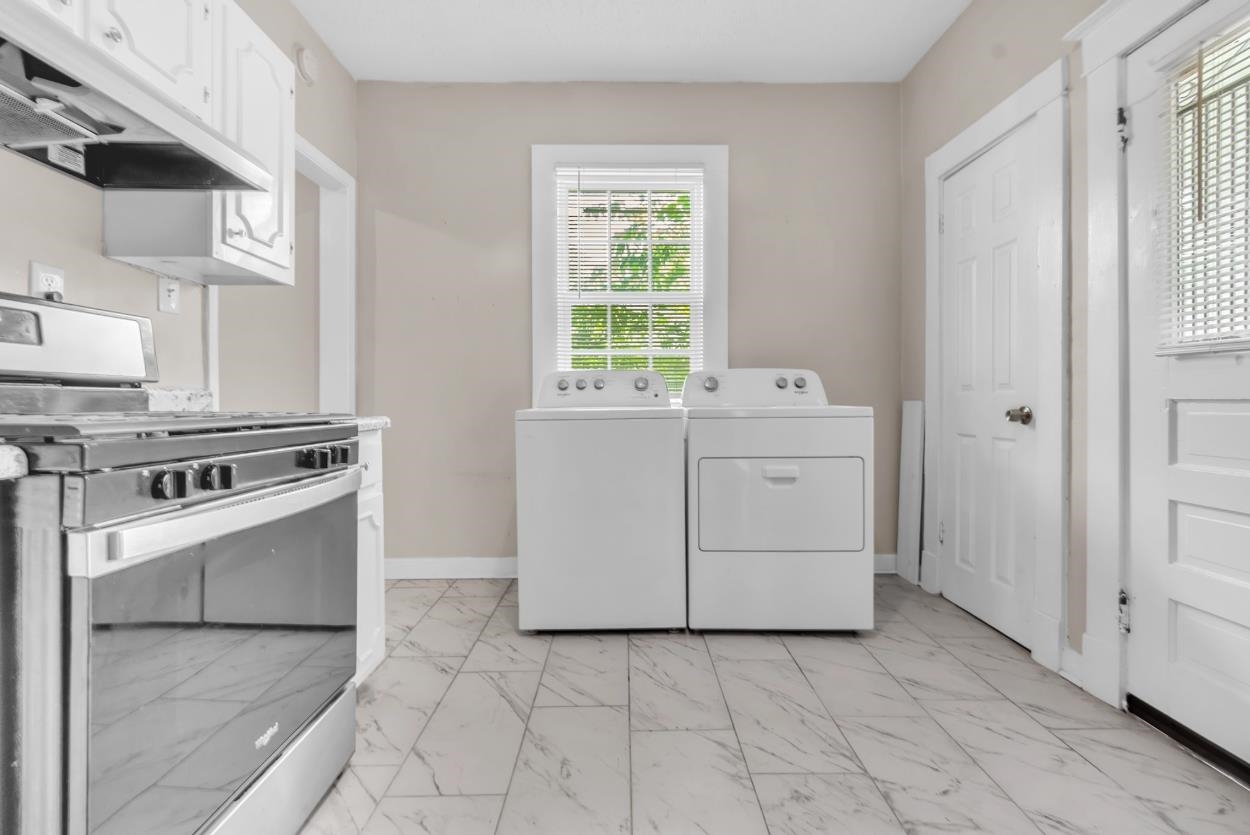1148 Rozelle Street Memphis, TN 38106 - Photo 9 of 16 a utility room with washer and dryer