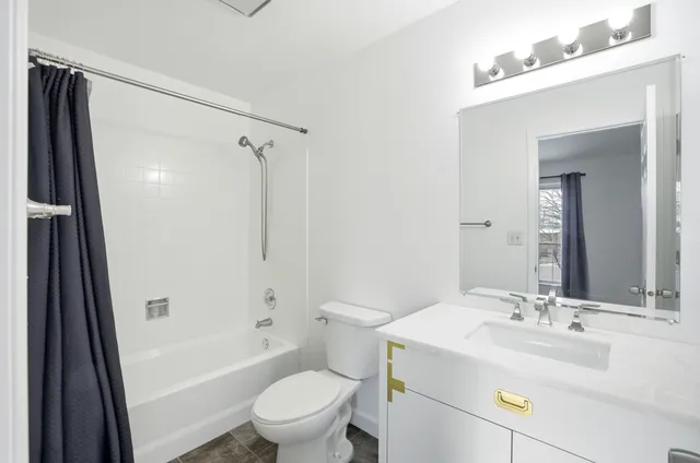 $290,000 | 1297 Cranbrook Drive, Schaumburg, IL 60193