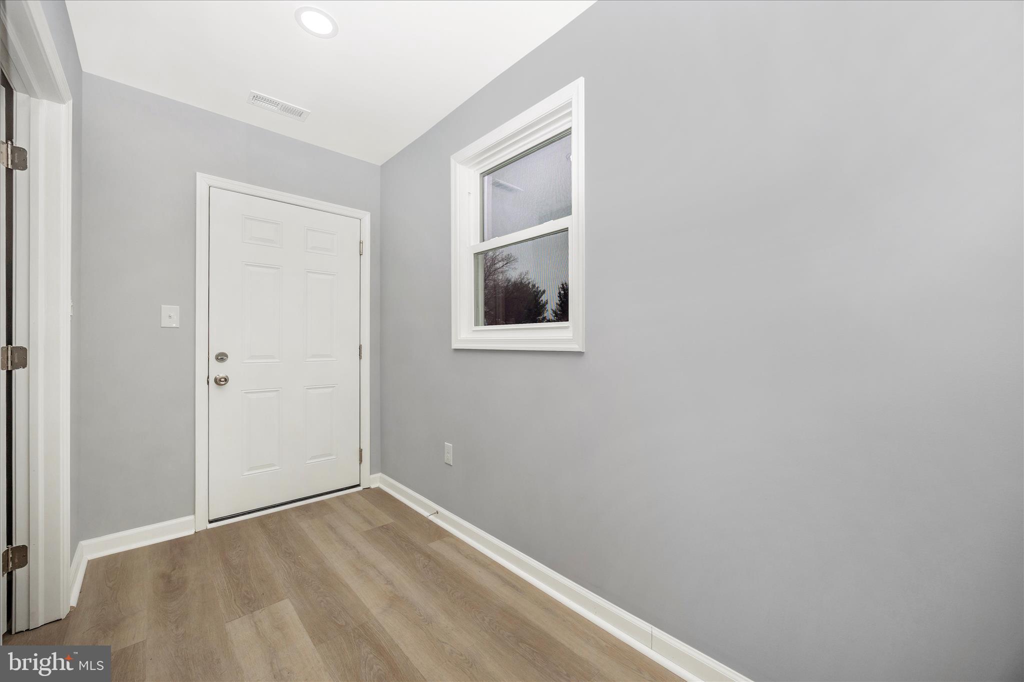 3204 Sykesville Road Westminster, MD 21157 - Photo 17 of 51 Mudroom