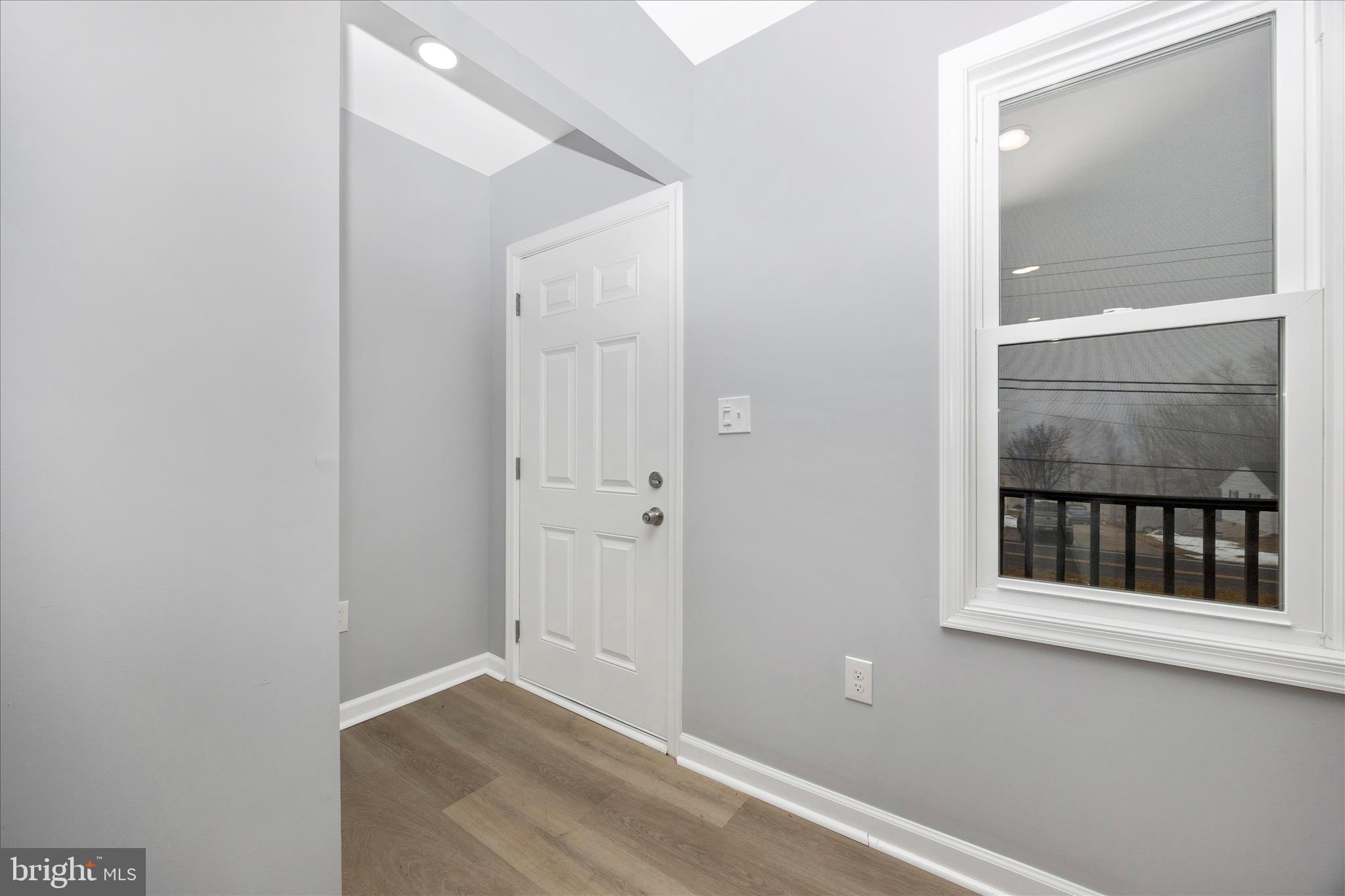 3204 Sykesville Road Westminster, MD 21157 - Photo 2 of 51 Foyer