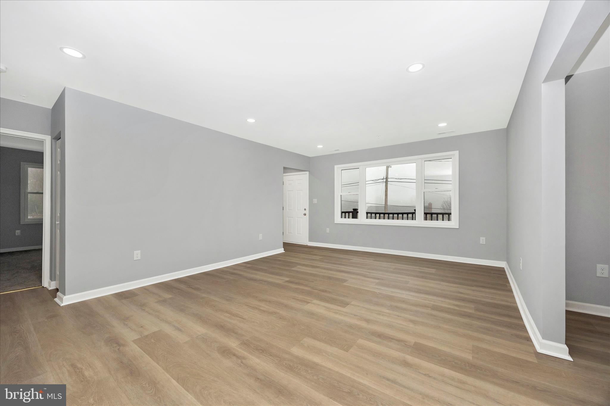 3204 Sykesville Road Westminster, MD 21157 - Photo 3 of 51 Living Room