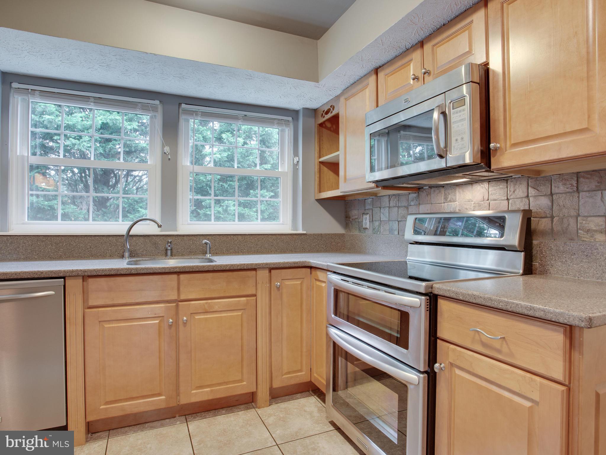 288 Raintree Drive Arnold, MD 21012 - Photo 6 of 30 Stainless steel appliances.